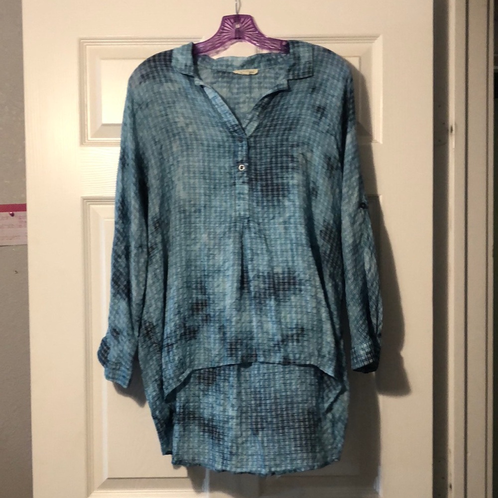 Hem & Thread Size L Blue Print HiLow Blouse